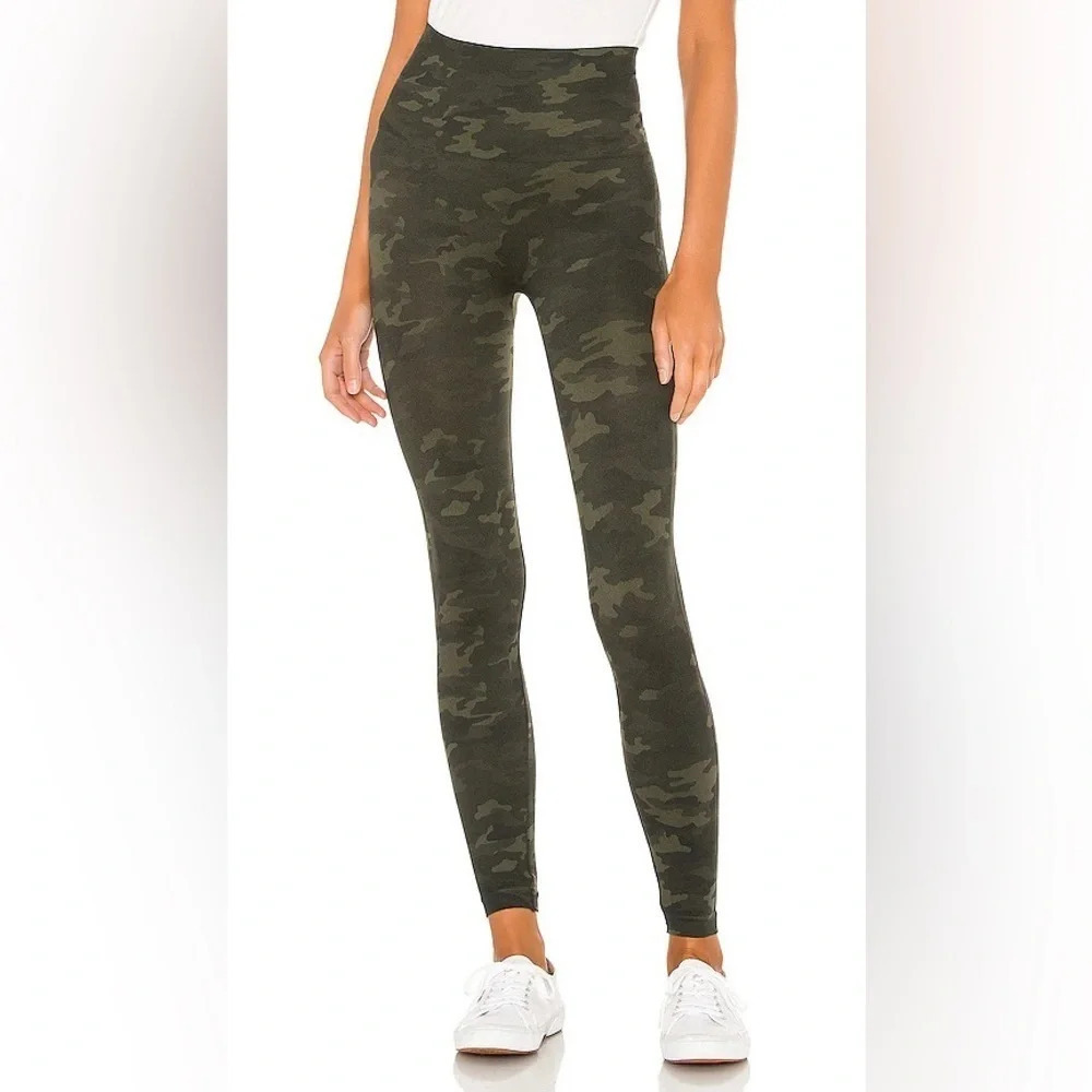 SPANX Look at Me Now Seamless Leggings in Green Camo size Large